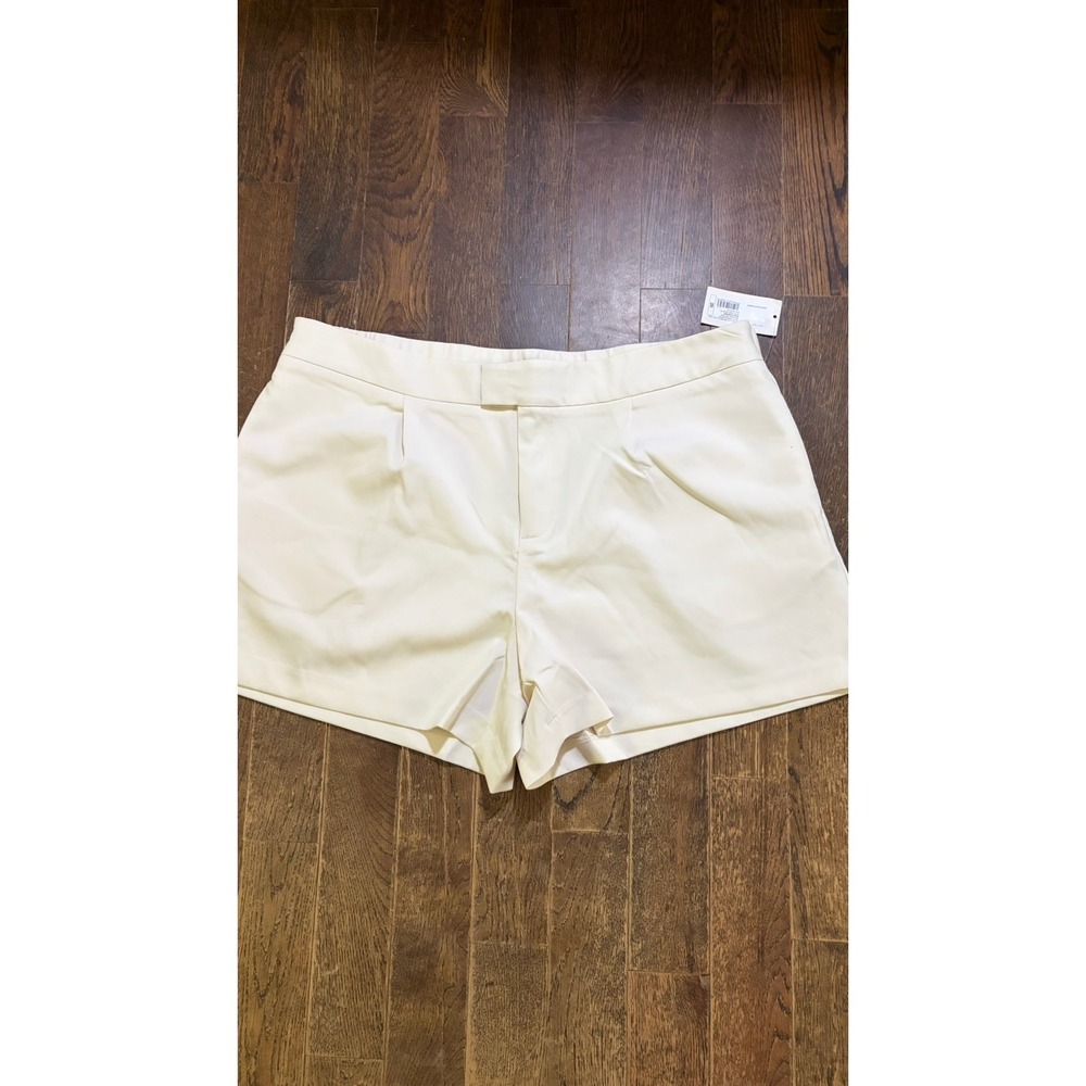 A New Day Womens High-Rise Pleated Dress Shorts Cream Off-White Size 20 NWT